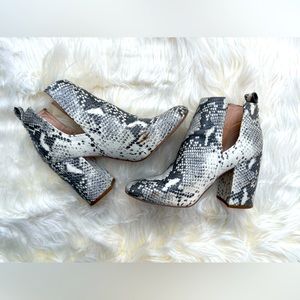 Steve Madden Rookie Natural Snake Skin Ankle Boots Size 8